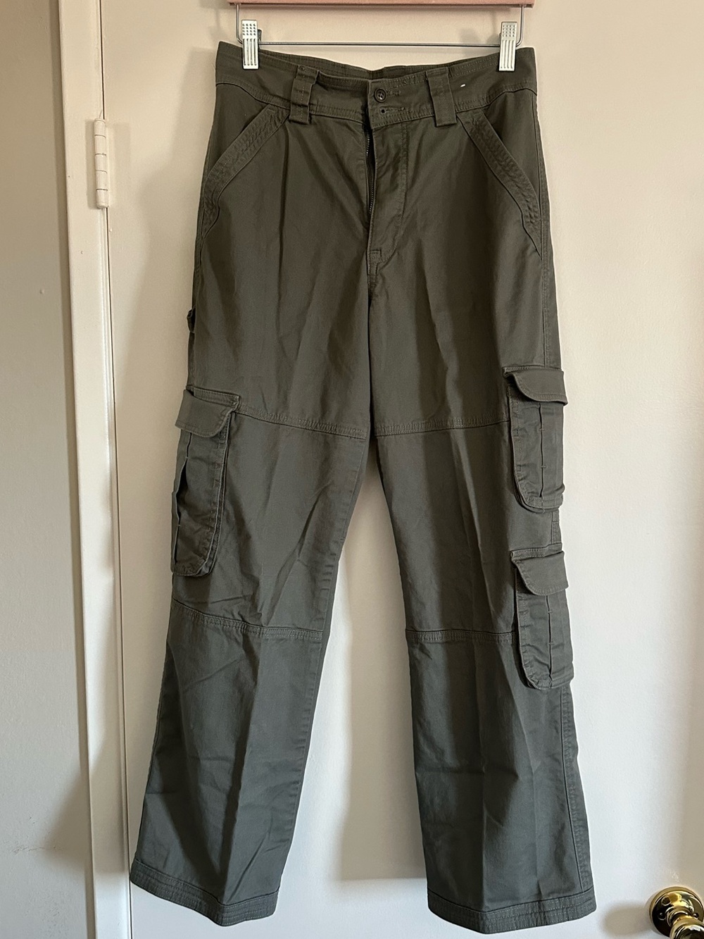 A&F Women’s Olive Green Cargo Pants size 27